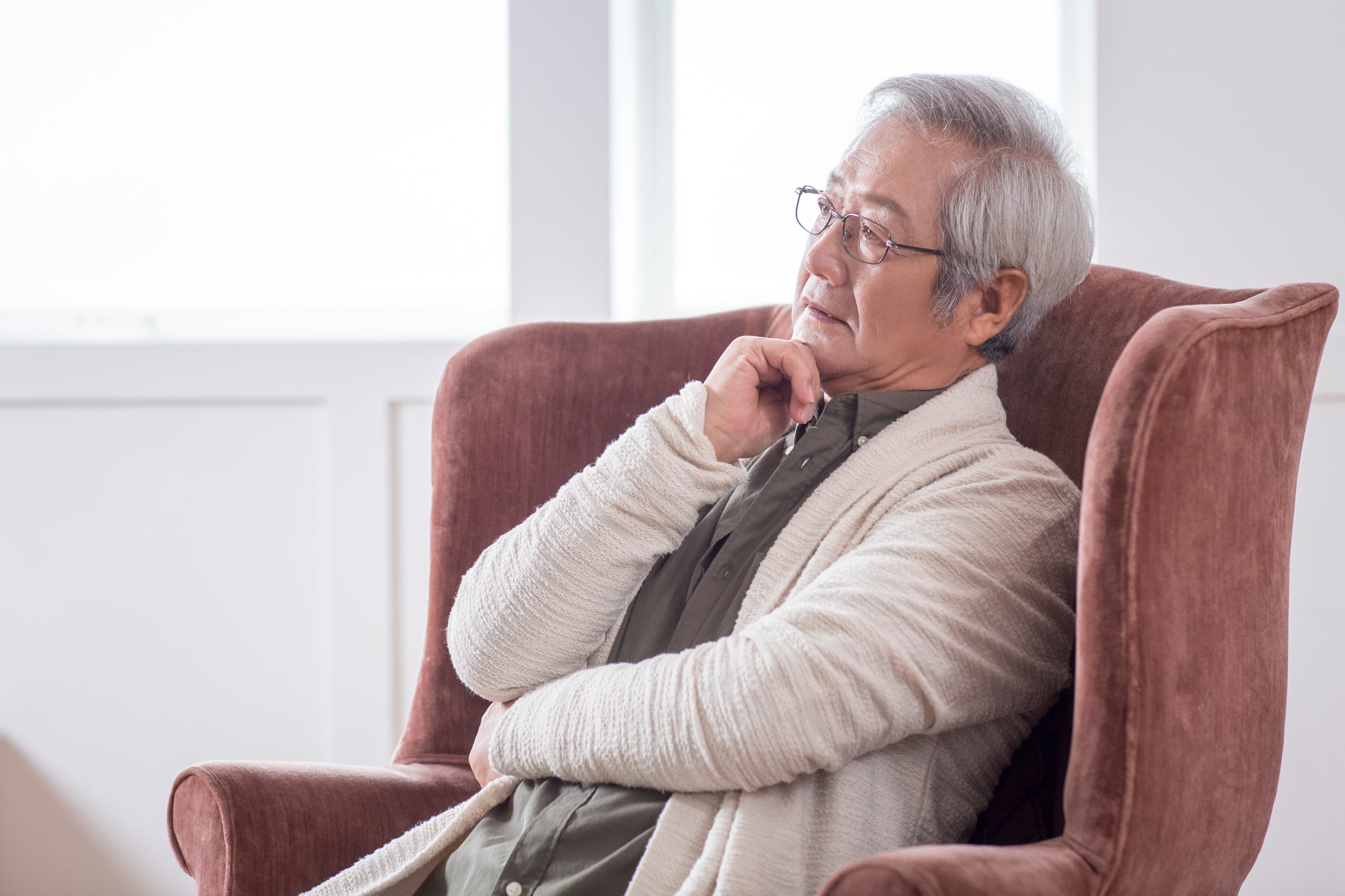 창원백내장안과 수술 가이드 | 검사 수치로 보는 수술 시기와 인공수정체 선택 기준